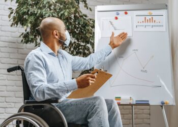 Quais as perguntas que devo evitar ao entrevistar uma pessoa com deficiência para um emprego