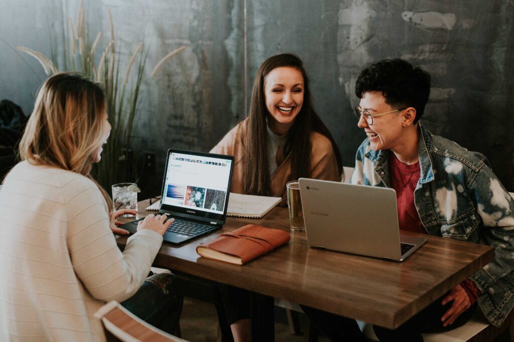 Como as empresas afetam o sucesso na carreira de pessoas com deficiência