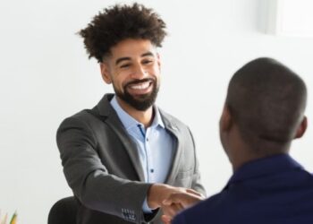 Entenda a importância de promover um processo seletivo inclusivo para atrair candidatos PCDs