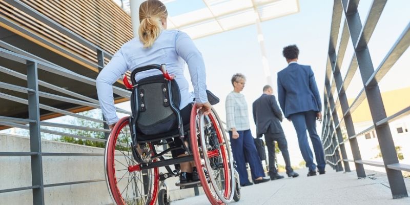 Como uma pessoa com deficiência pode lidar com o preconceito no local de trabalho?