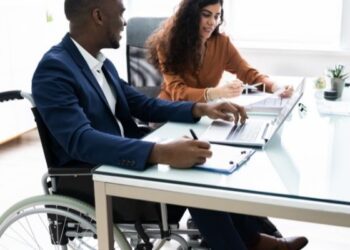 6 maneiras de apoiar eficazmente funcionários com deficiência
