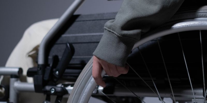 Como uma empresa pode oferecer o suporte adequado para profissionais com deficiência?