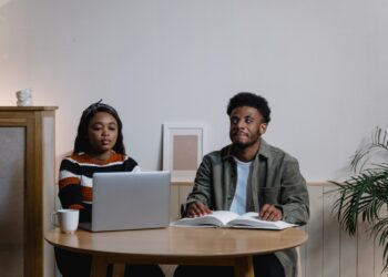 Como incluir uma pessoa com deficiência visual na sua empresa?