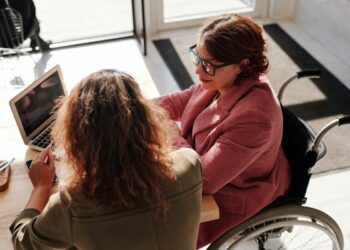 Deficiência física: conheça os tipos para saber como recebê-los na sua empresa