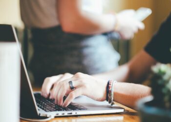 Como ter diversidade e inclusão no trabalho remoto e híbrido? Veja o que fazer