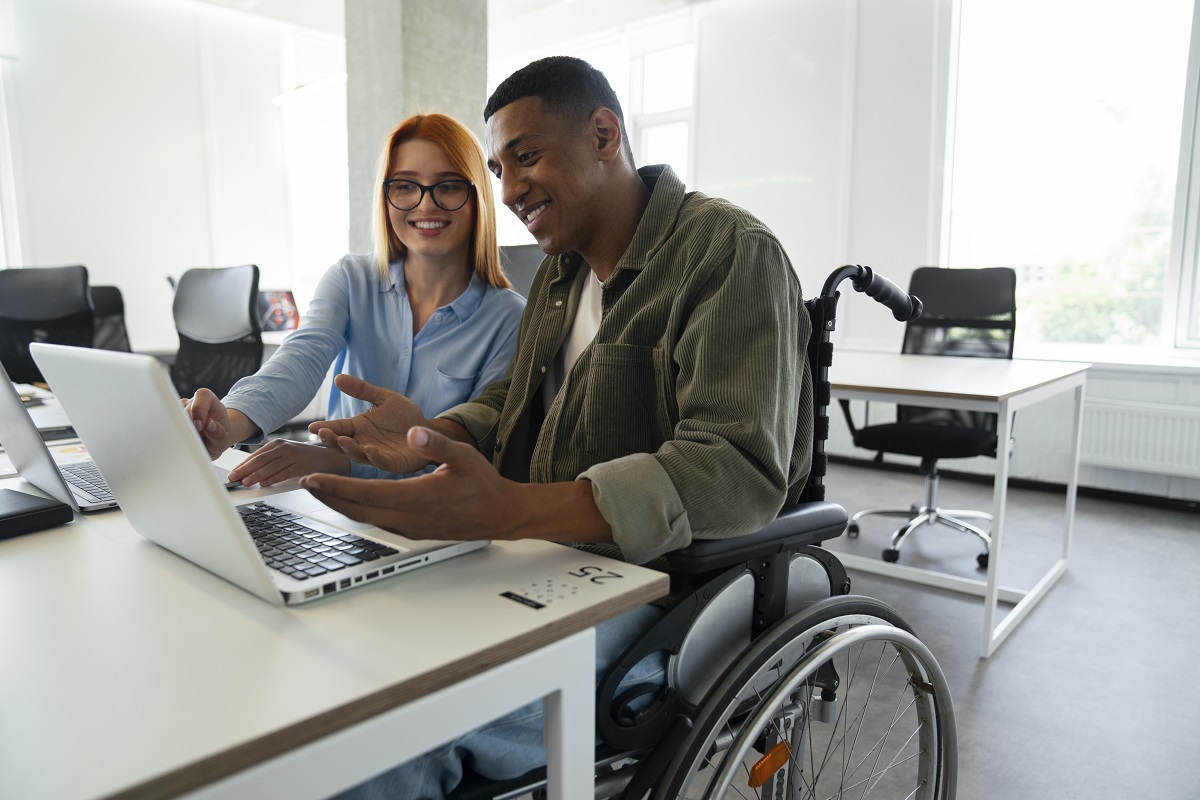 Como proporcionar qualificação profissional para as pessoas com deficiência dentro das empresas 