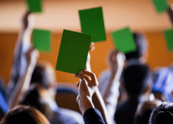 Como a gestão democrática ajuda na inclusão de pessoas com deficiência nas empresas?