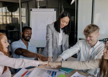 Como usar a comunicação institucional para promover o combate ao preconceito nas empresas?