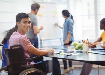 Como a liderança inclusiva ajuda a incluir pessoas com deficiência nas empresas