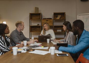 Quais os prejuízos da liderança não inclusiva e como corrigir?