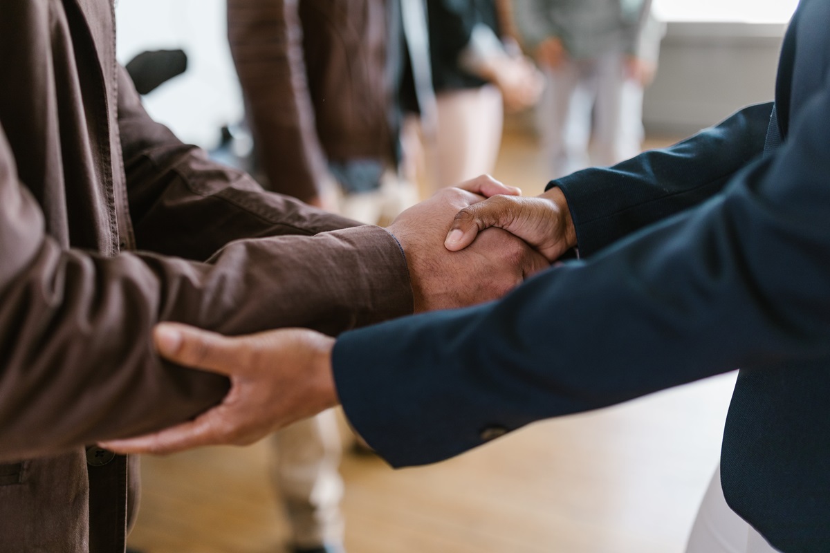 Quais os prejuízos da liderança não inclusiva e como corrigir?