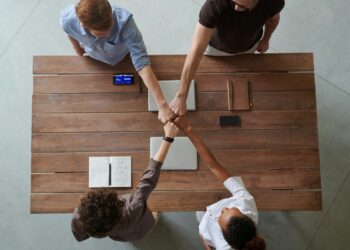 Por que fazer parcerias e conversar com empresas referência em diversidade e inclusão?