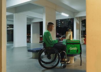 Trabalho assalariado: como a sua empresa pode investir em equidade com todos os funcionários?