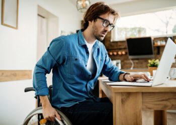 Entenda como as empresas que contratam para trabalhar pela internet podem ser mais inclusivas