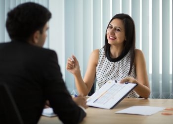 Como realizar uma entrevista de desligamento de forma inclusiva e acessível?