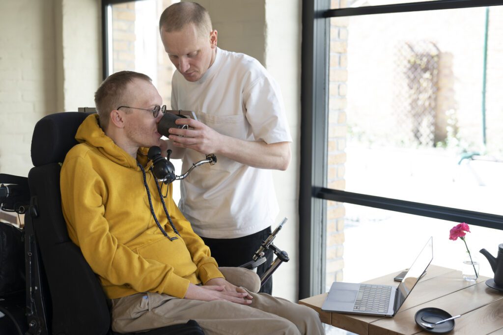 Qual é a diferença entre paraplegia e tetraplegia? Saiba adaptar sua empresa para ambas condições
