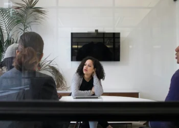 Como criar vaga de emprego LinkedIn de forma inclusiva?