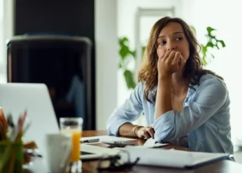 Desafios enfrentados por pessoas com deficiência oculta no ambiente de trabalho